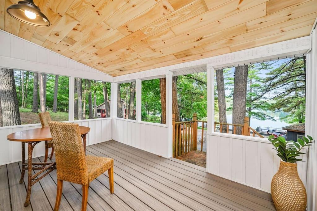 Arbutus Lake 3 Bedroom Cottage Traverse City Extérieur photo